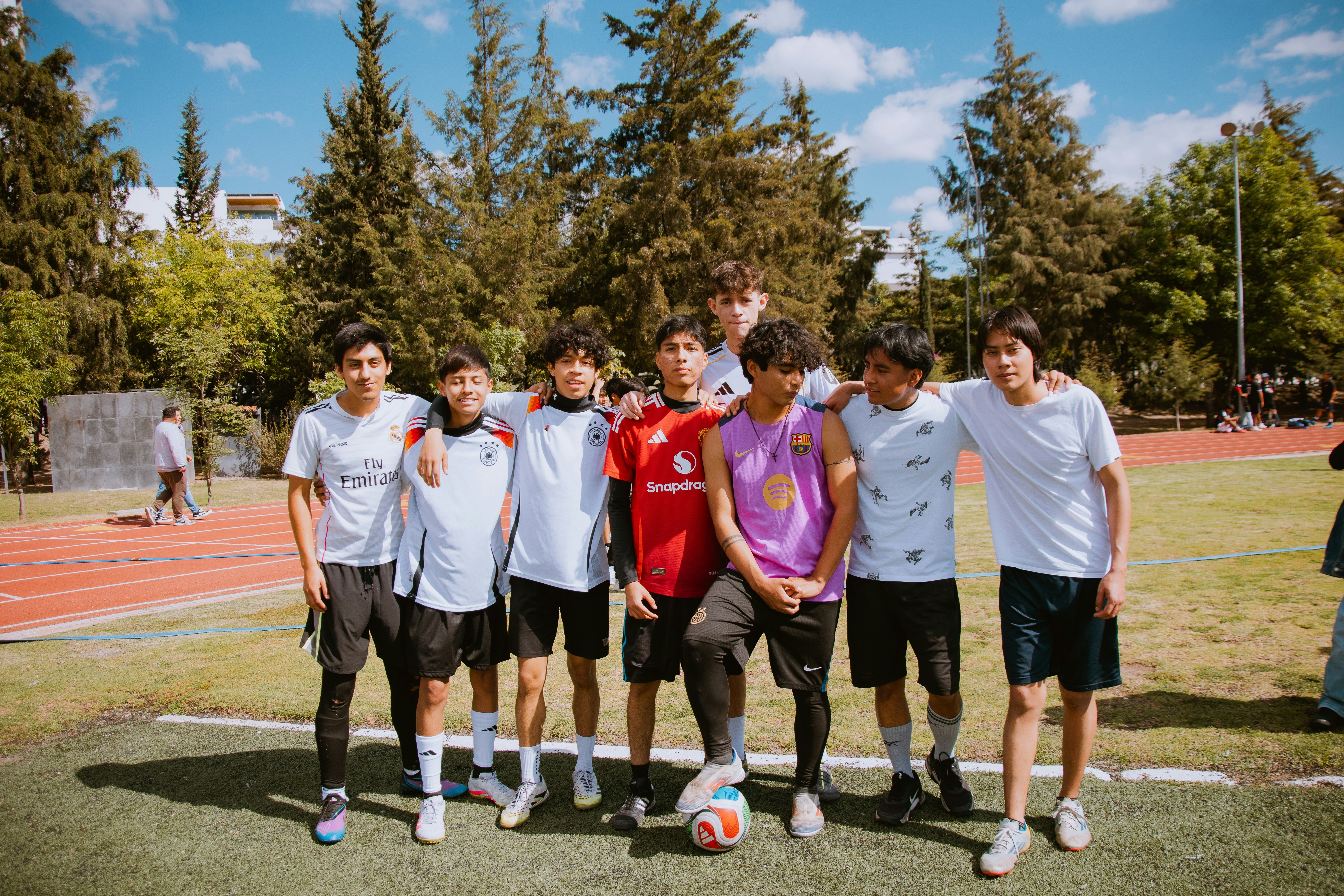 河南队祝贺重庆铜梁龙冲超：中超赛场将因你们的到来更加精彩